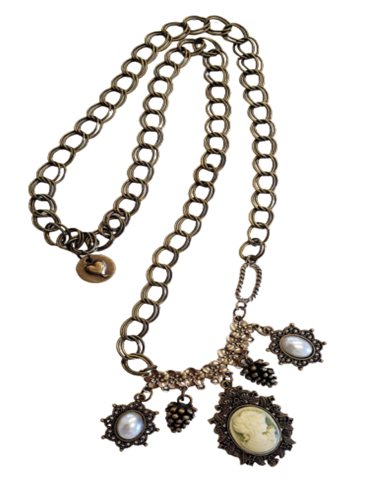 Retro Cameo - Chain Pendant Necklace